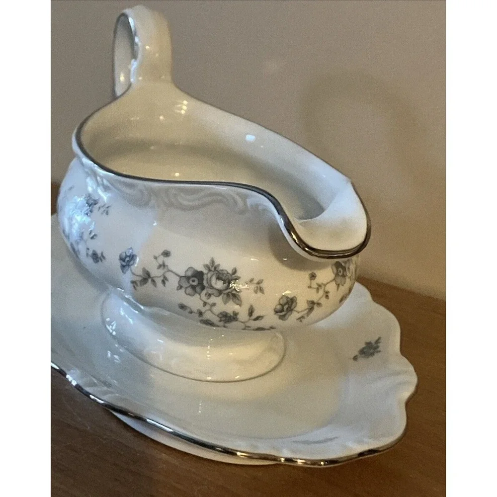 Johann Haviland Porcelain Blue Garland GRAVY BOWL with attached Plate - Germany